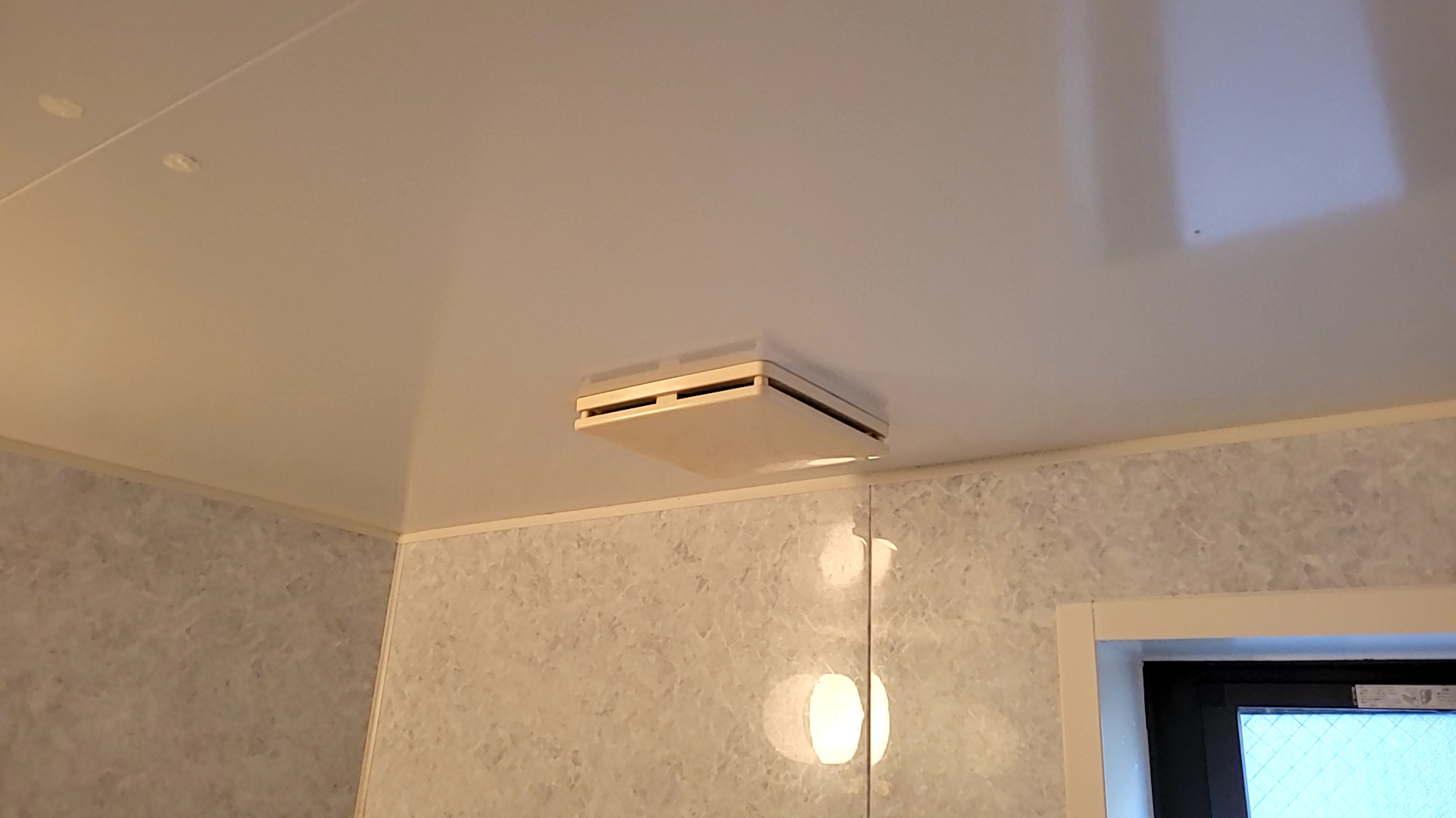弥富市浴室天井埋込換気扇交換工事